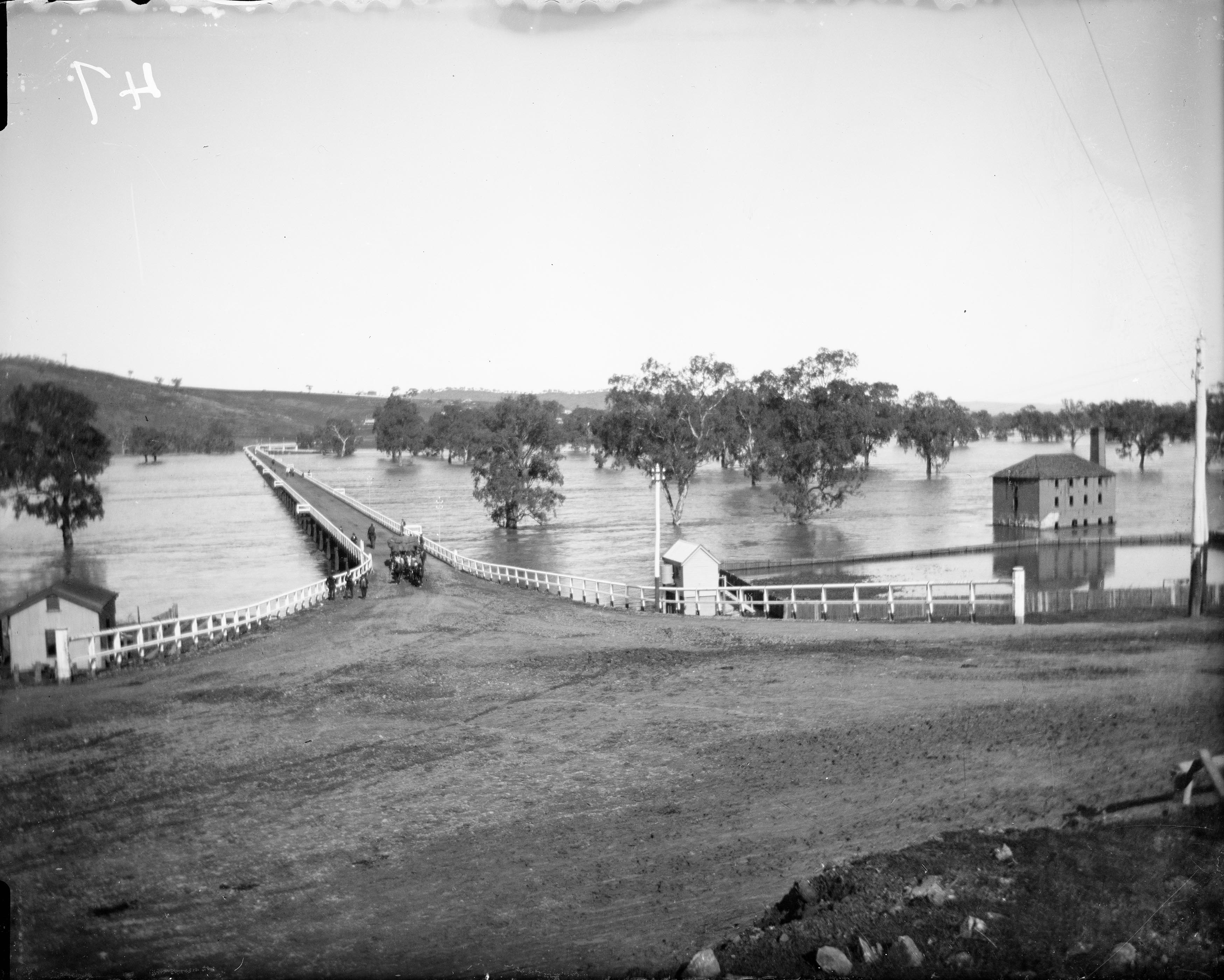Prince Alfred Bridge and the flour mill during the 1900 flood in Gundagai, New South Wales.