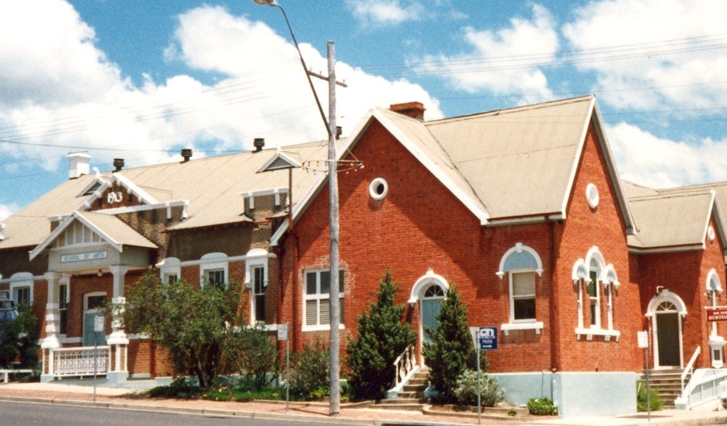 Sir Henry Parkes Memorial School of the Arts. 