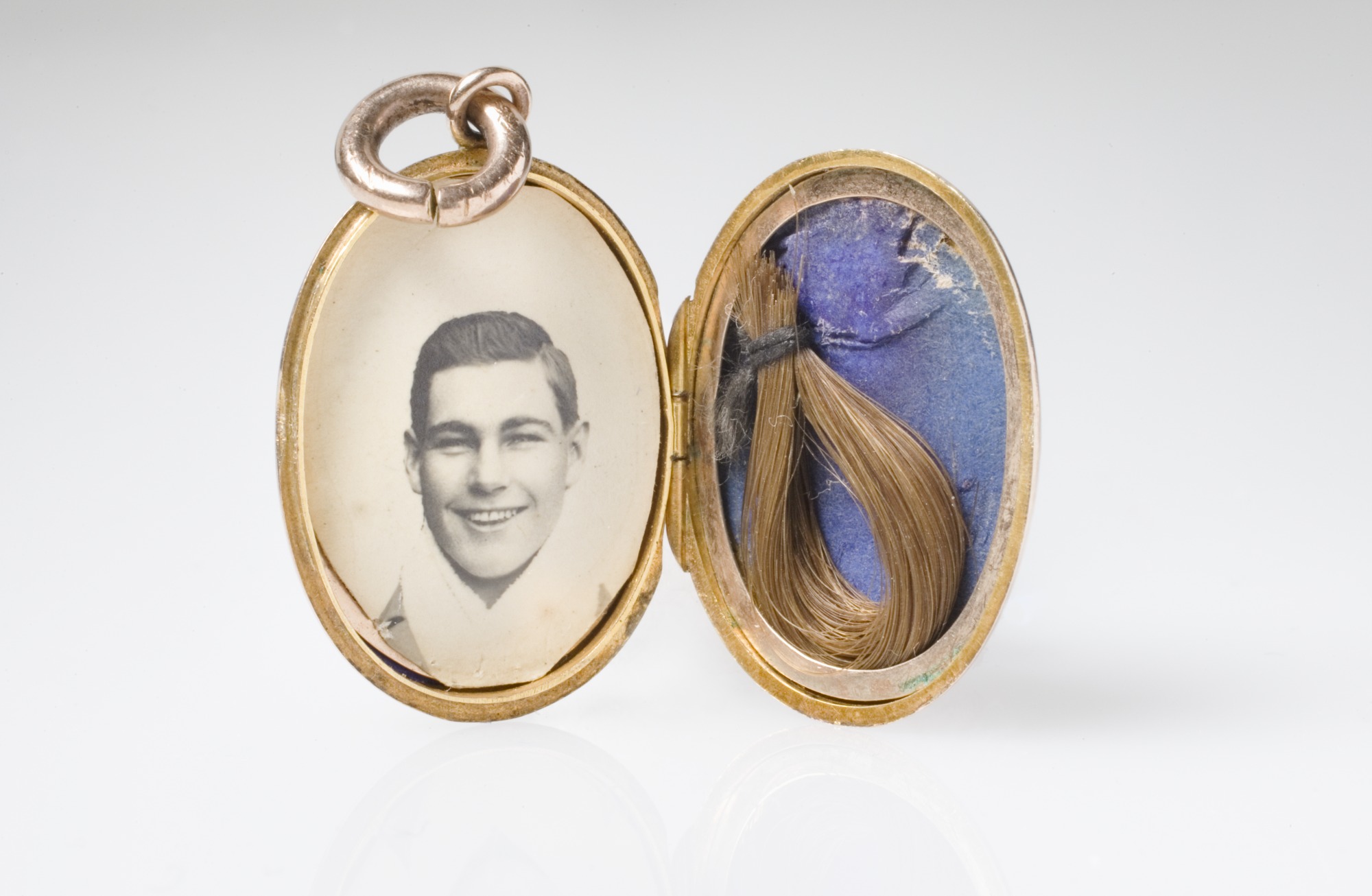 Gold mourning locket with a photograph of Australian champion boxer Les Darcy, who was at the centre of conscription debates because he did not volunteer to serve with the Australian Imperial Force. Darcy died in 1917.