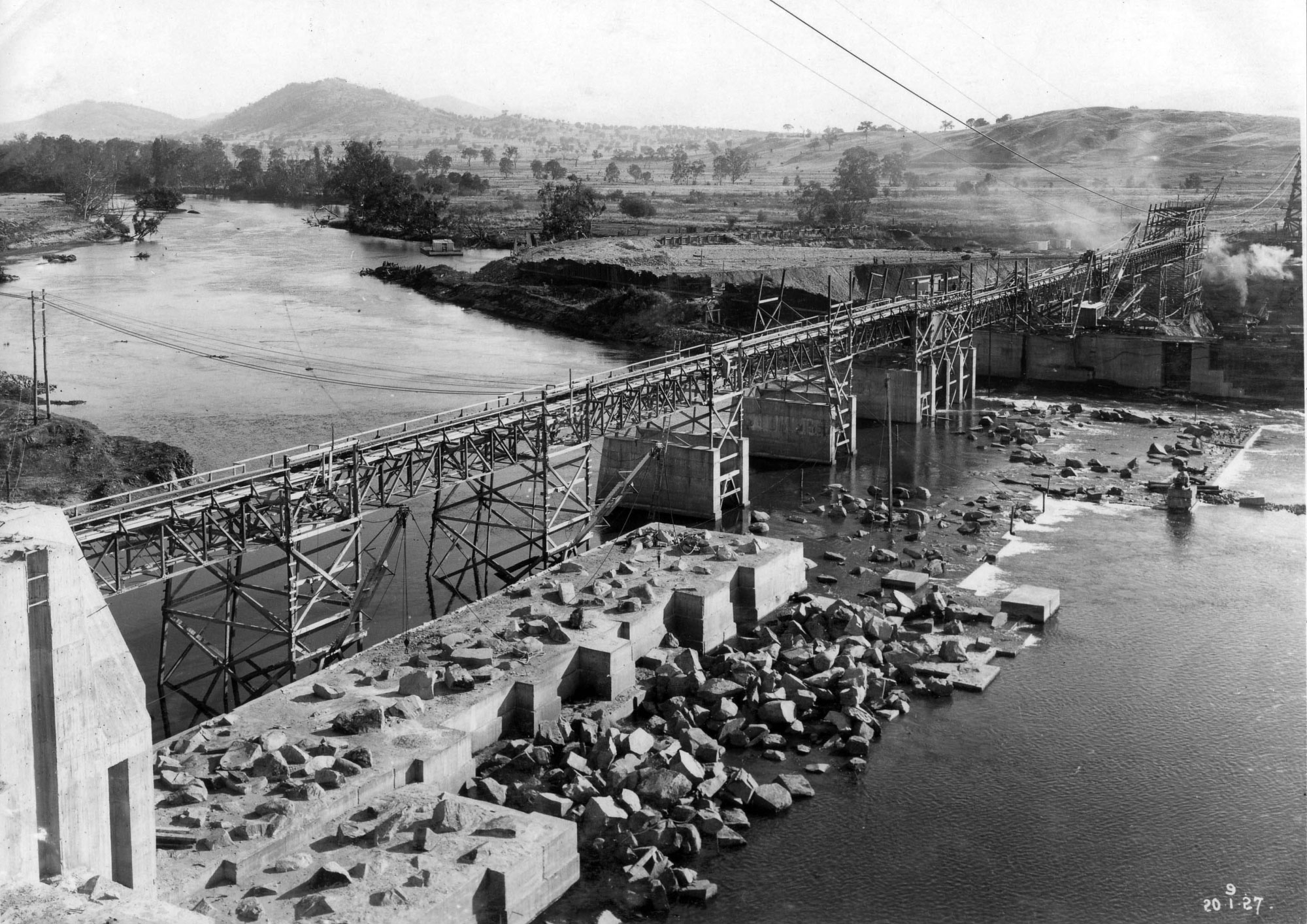 Hume Dam under construction, 1927.