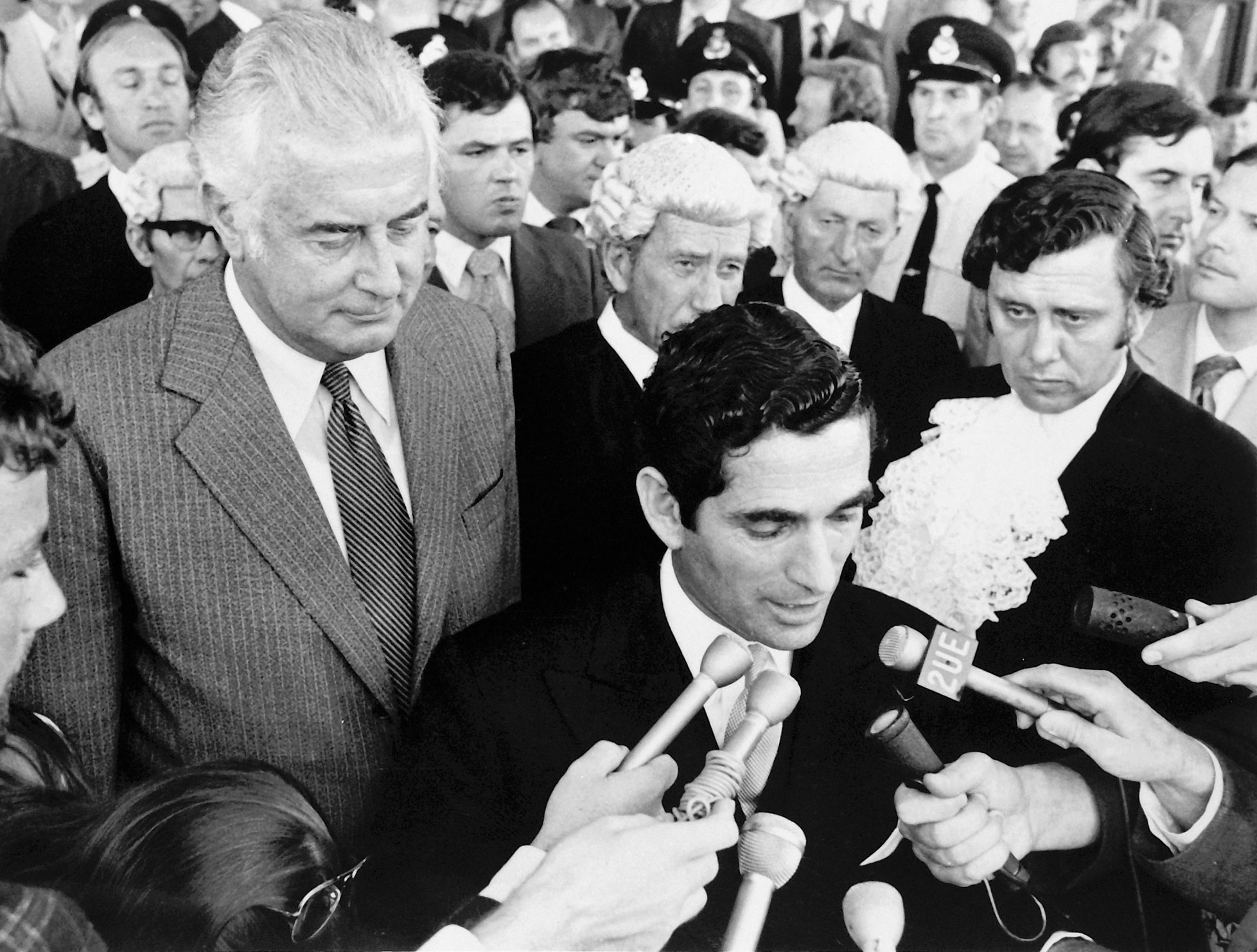 Gough Whitlam and David Smith on the steps of parliament house, 11 November 1975.