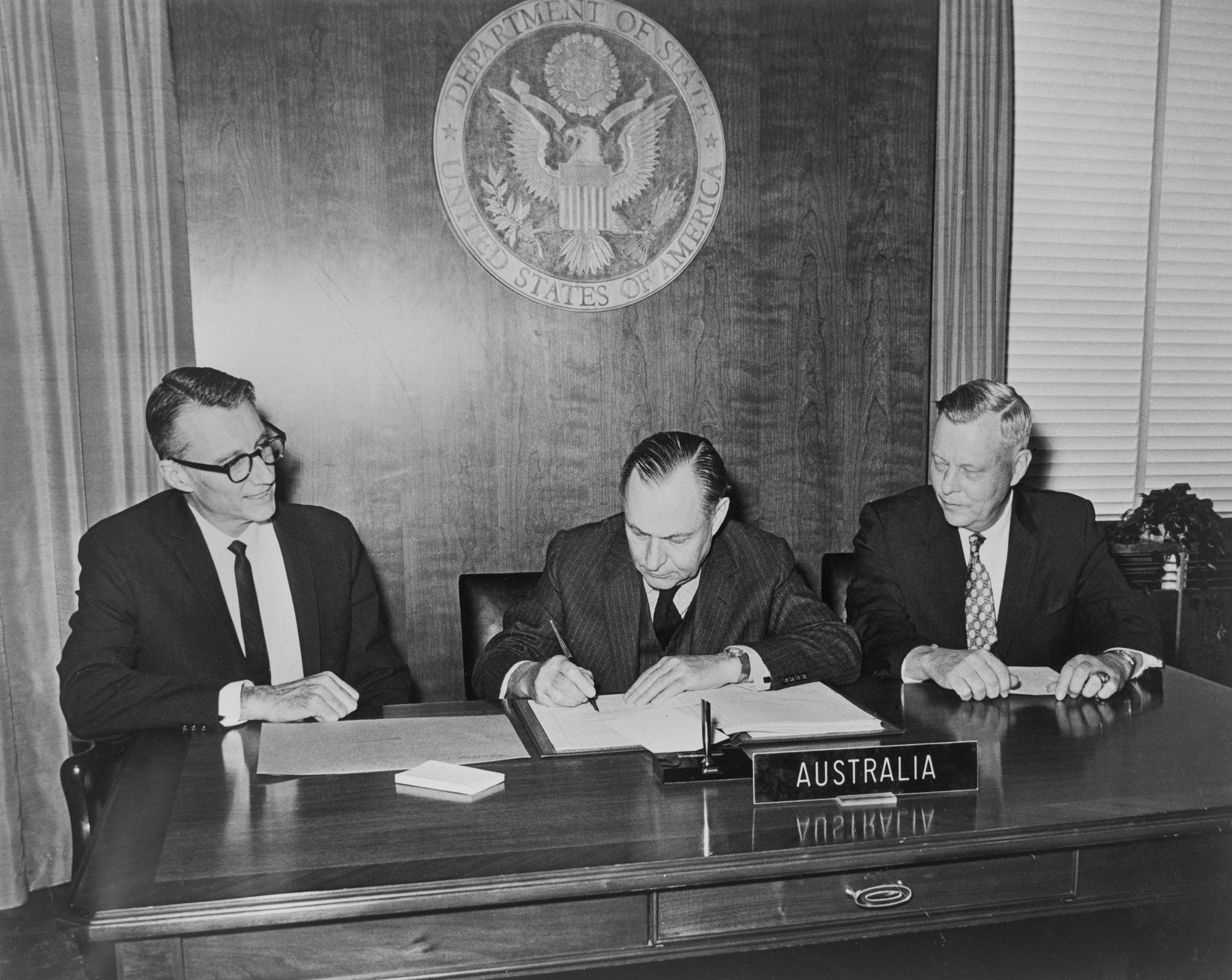 <p>Australia signs the Nuclear Non-Proliferation Treaty, 27 February 1970</p>
