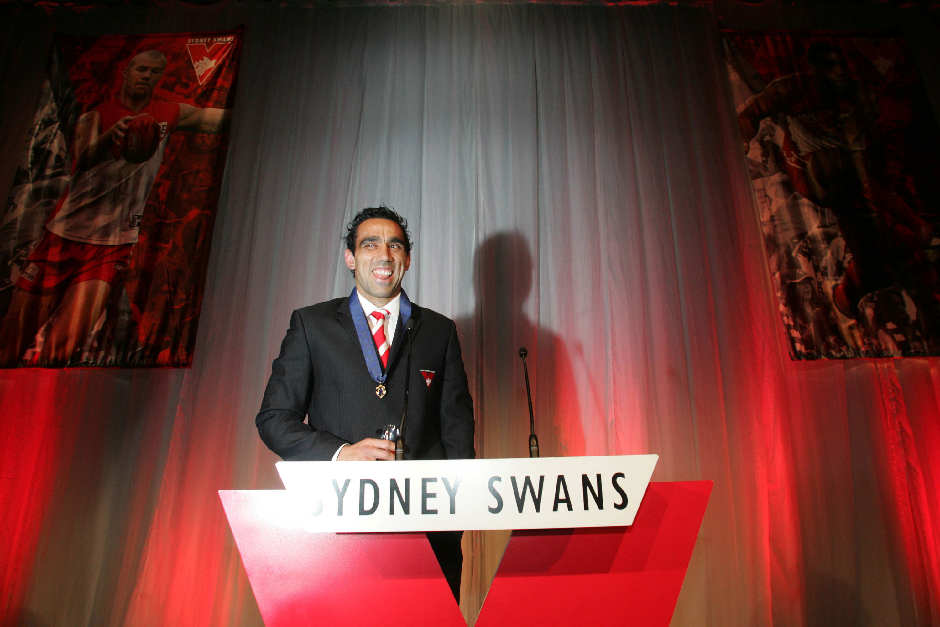 Adam Goodes wins the 2006 Brownlow medal.