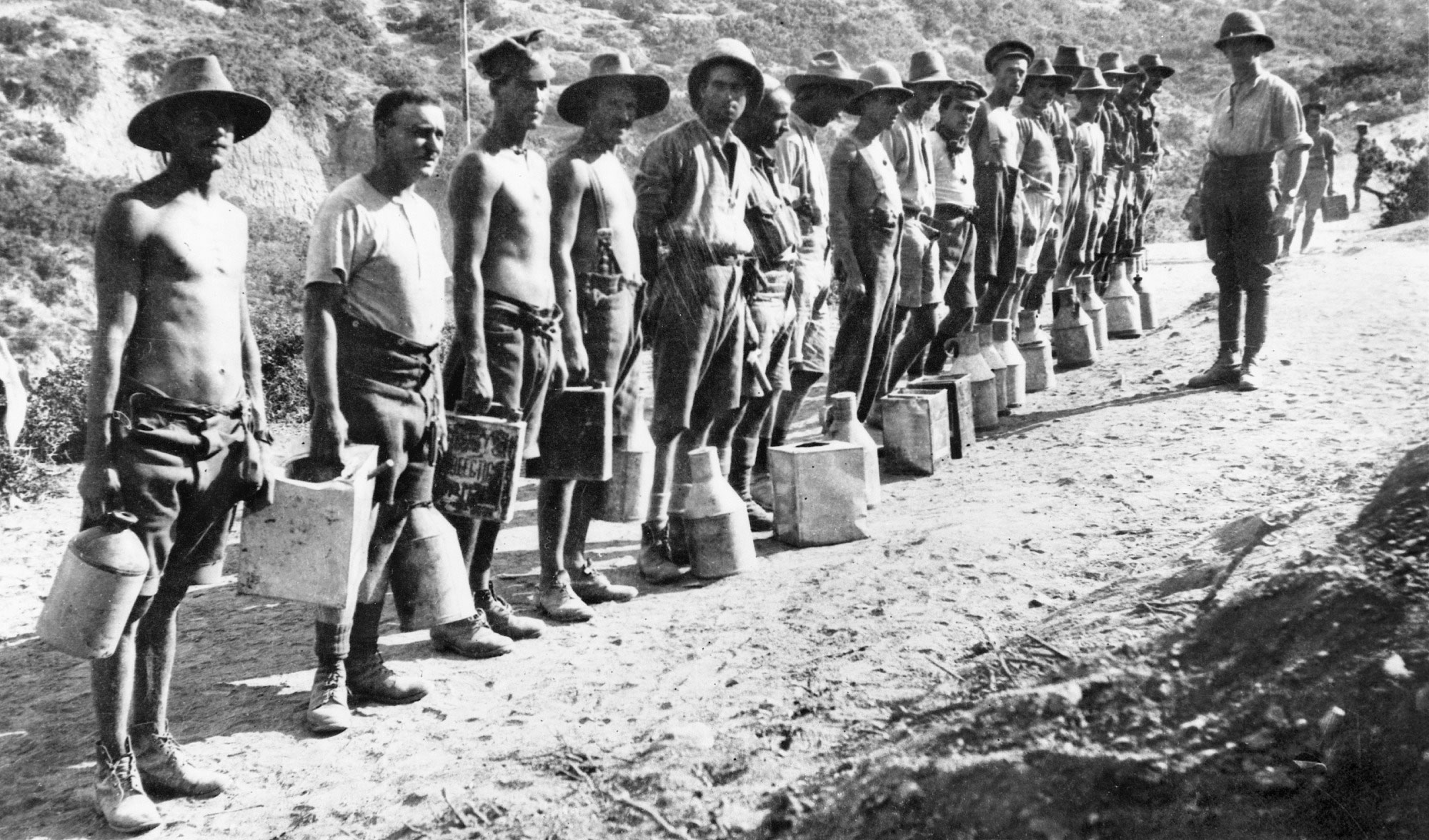 Soldiers line up for water, Gallipoli, 1915.