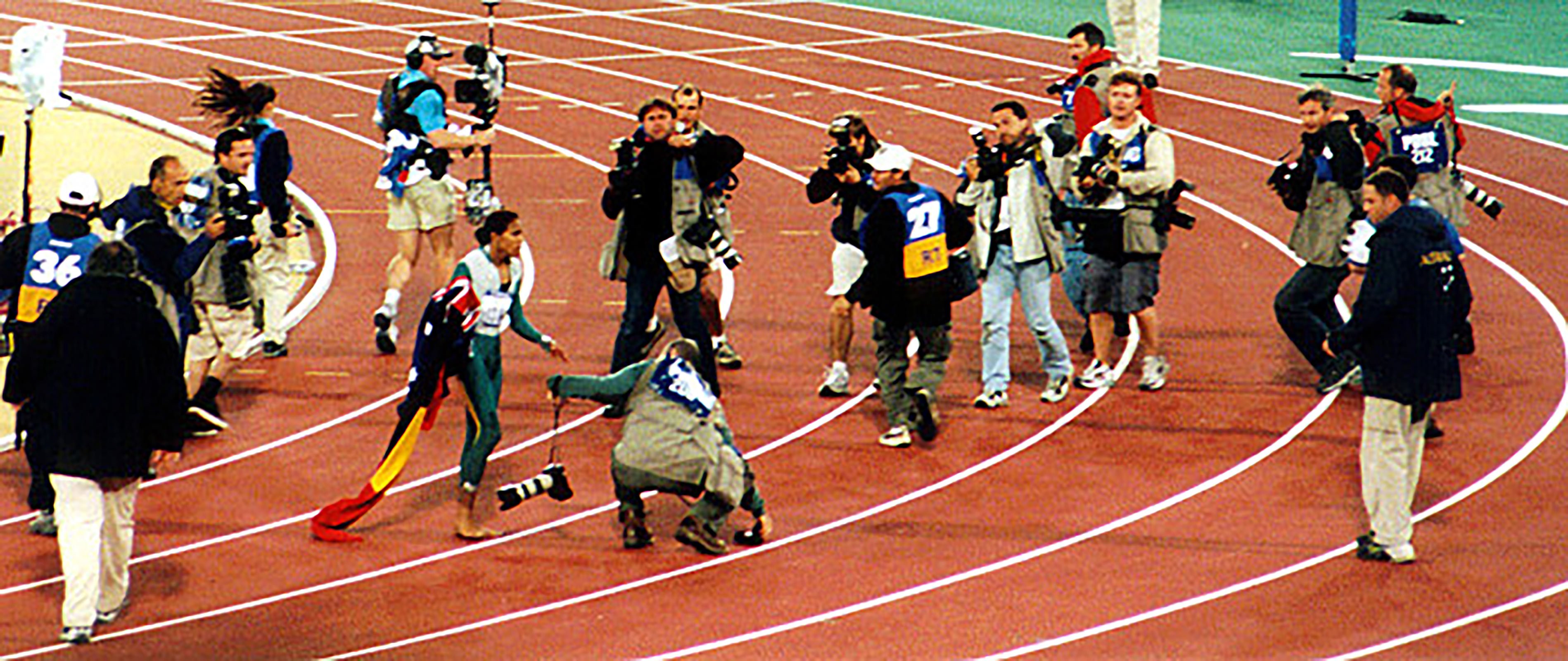 Photographers gathered around Cathy Freeman after she won the 400m final at the Sydney Olympics, 25 September 2000