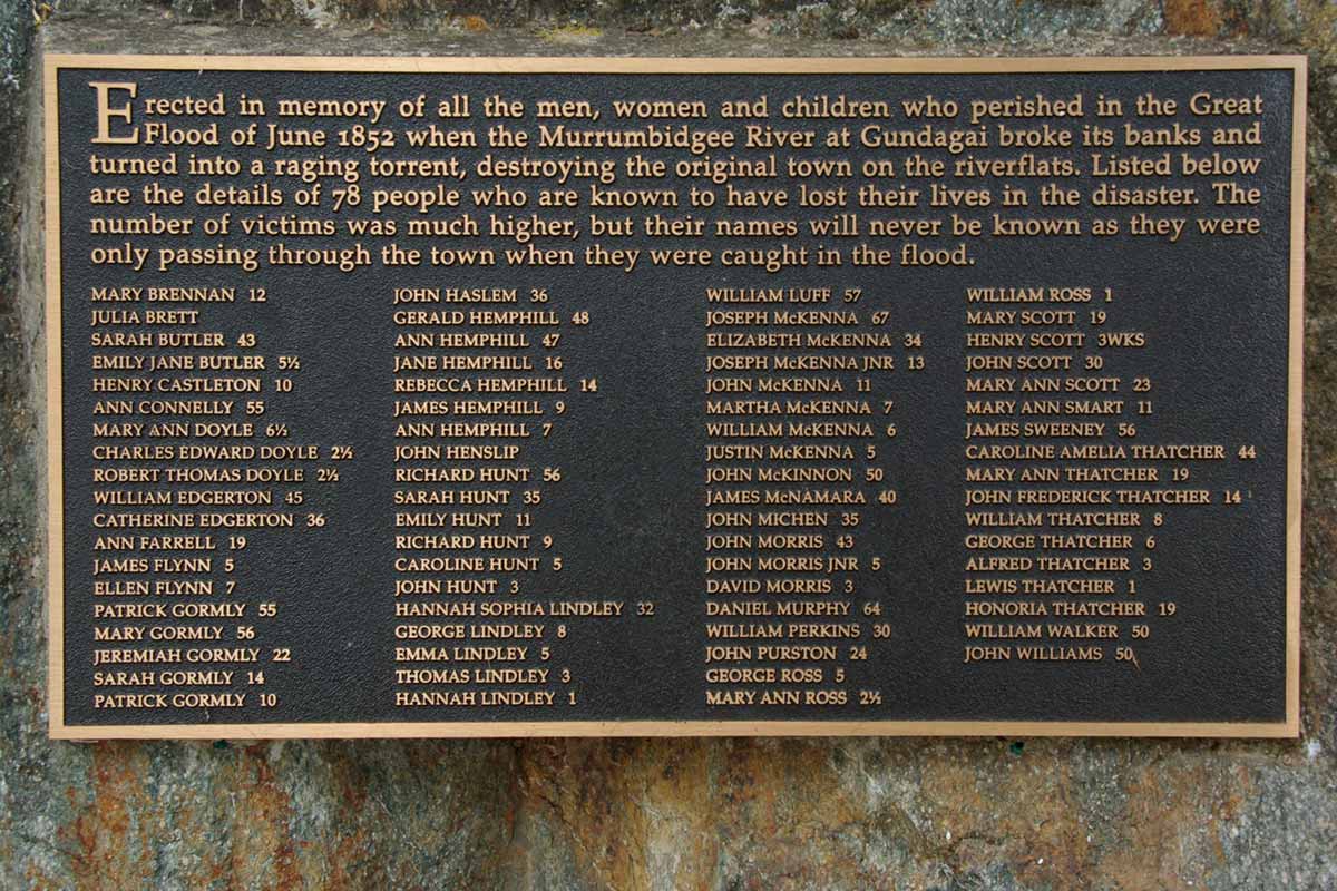 Black plaque with bronze-coloured names 
