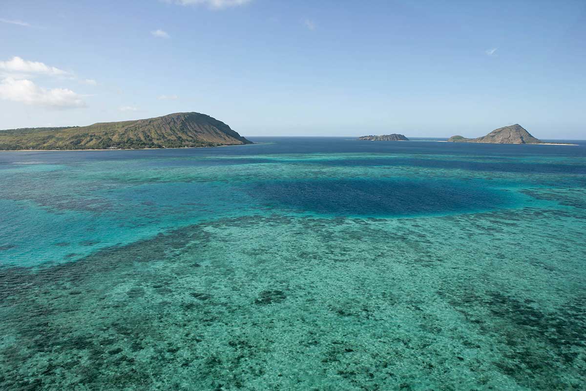 View of sea islands surrounded coral reefs.