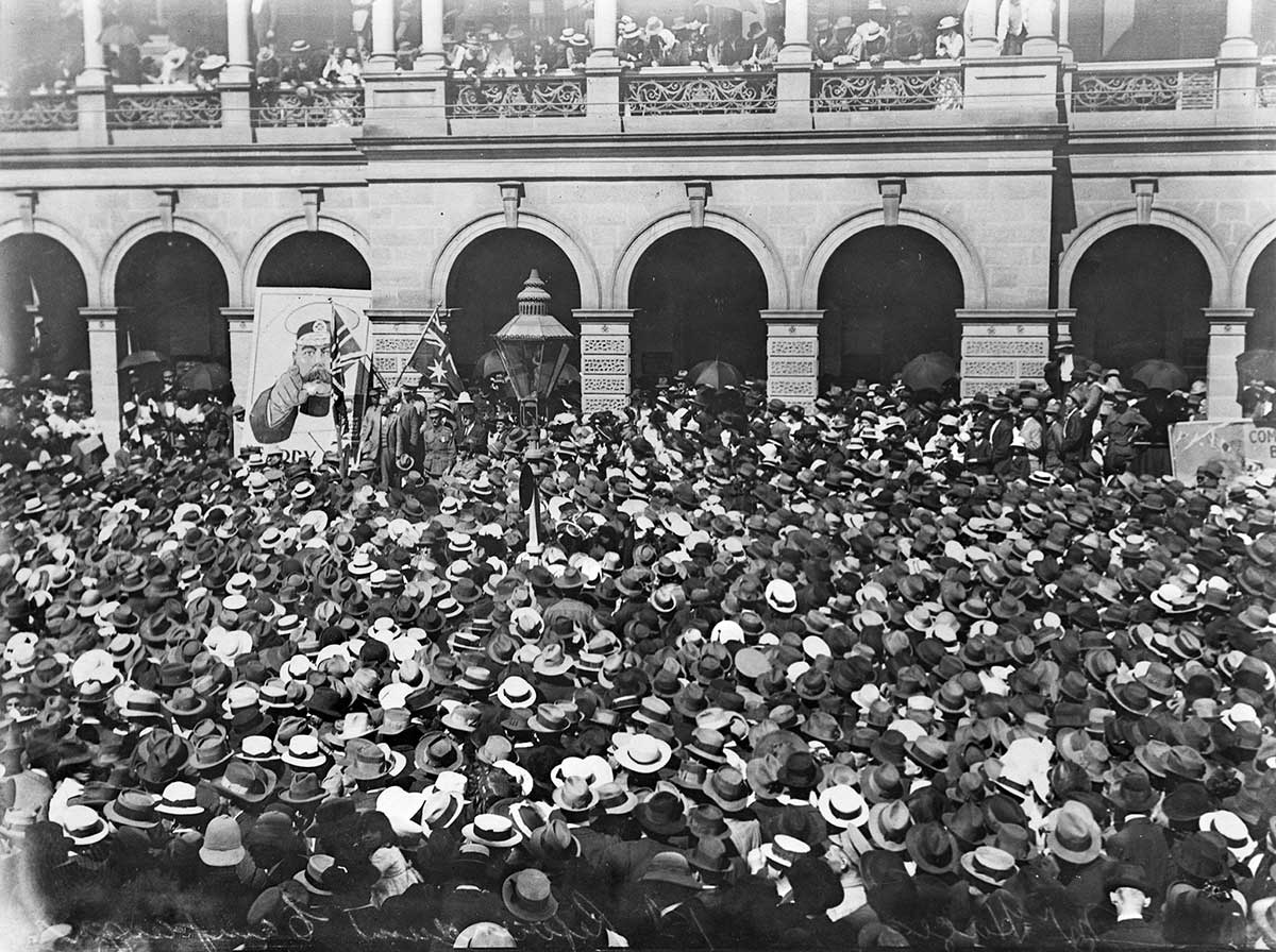 <p>Prime Minister Billy Hughes speaking to a large crowd during the conscription referendum campaign, 1916</p>
