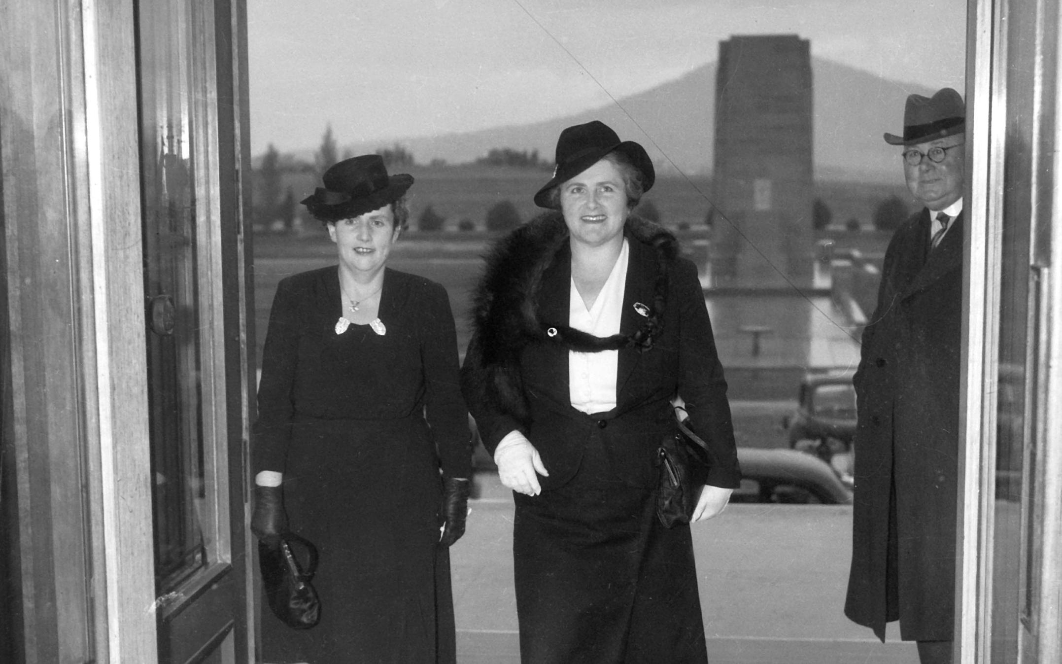 Dame Dorothy M. Tangney (left) and Dame Enid Lyons, GBE, entering the front door of the House of Representatives on 24 September 1943